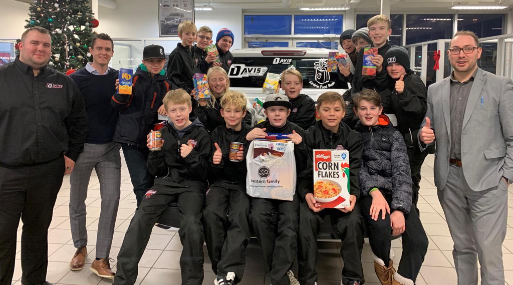 Atom Tier 1 team purchased $780 worth of groceries for the Davis ‘Fill the truck’event supporting the Airdrie Food Bank! Thank you to the teams generous sponsors; Ashton Luxury Living, Granite Gallery, Airdrie Davis Chevrolet and Save On Foods!